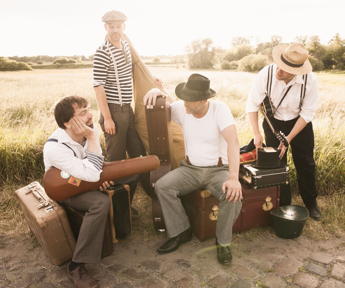 Monsieur Pompadour Djangos Songs SveaPoestges small